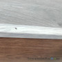 Алюмінієвий поріжок ПАС-1082М 23,5-19-1,8 м У2025, дуб сніговий, різнорівневий, рифлений, з відкритою системою кріплення