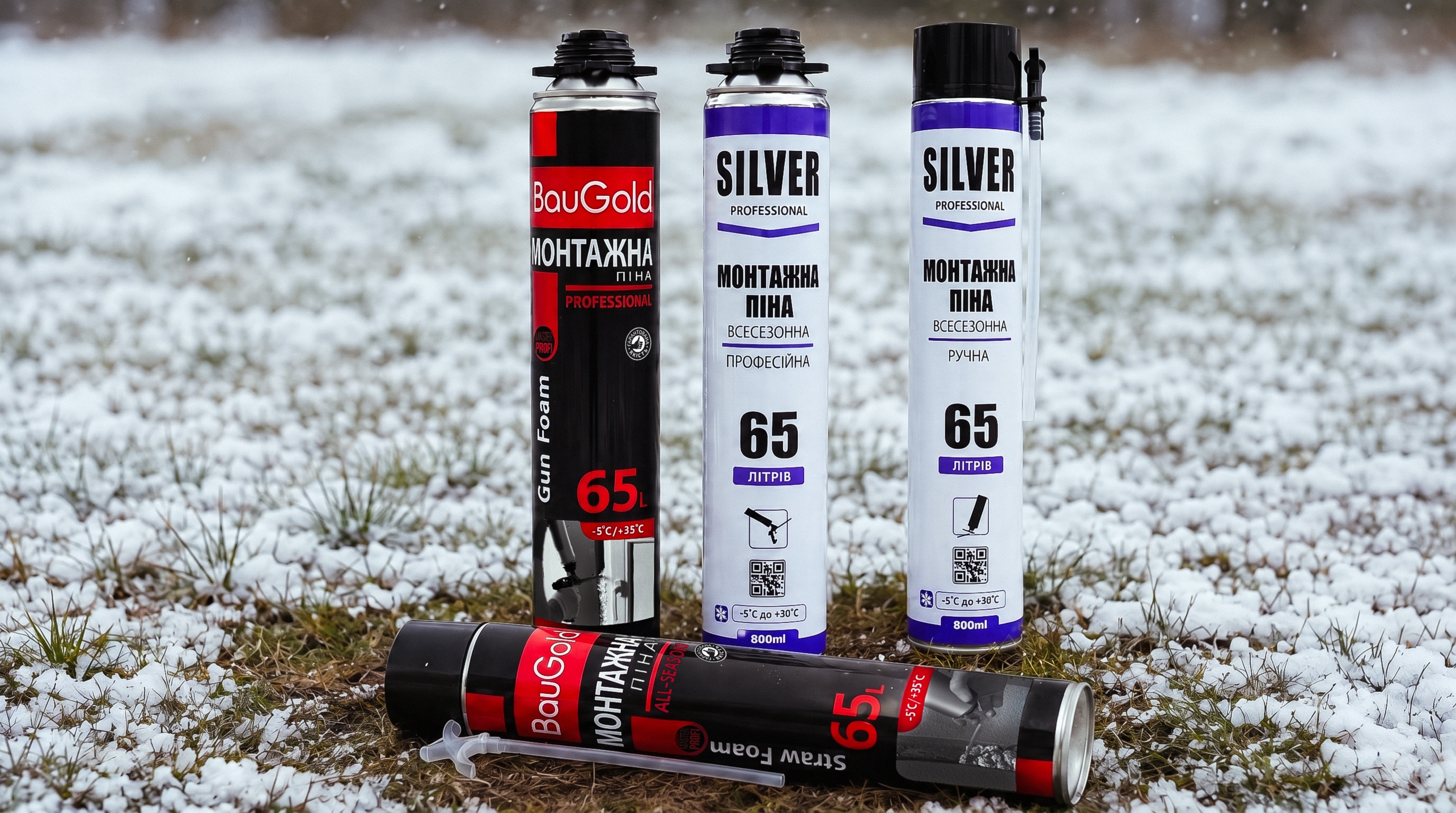 Зимняя профессиональная и ручная монтажная пена BauGold и SILVER на заснеженной траве